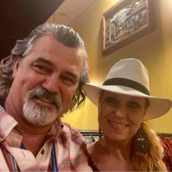 Meet your Posher, Fonda - Picture 1 of 1